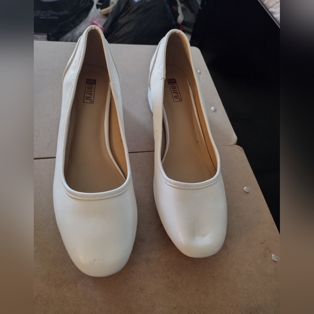 Preowned Women's Didifu White Leather Pumps Size 10